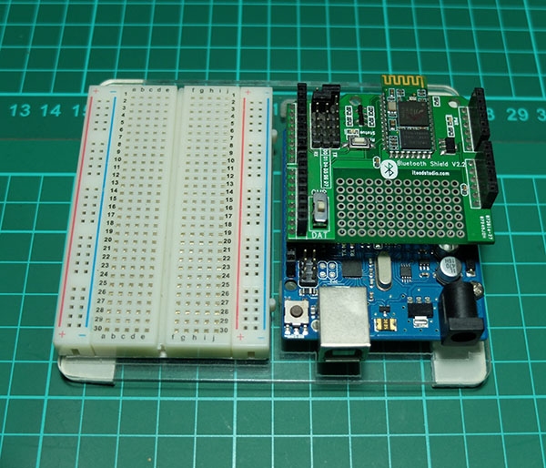 ITEAD Bluetooth Shield with Arduino Uno - R3